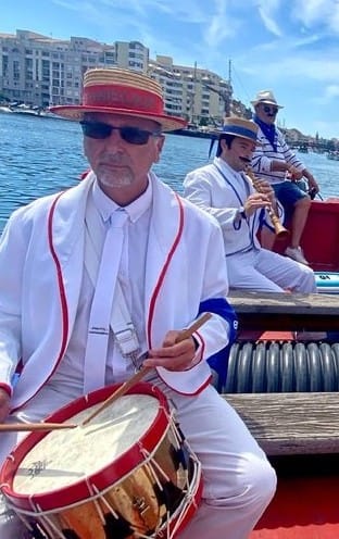 tambour sur barque Sète
